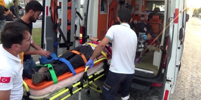 Aracına yakıt almaya giden yayaya kamyon çarptı