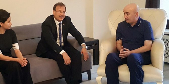 Başbakan Yardımcısı Çavuşoğlu, 15 Temmuz kahramanı Turgut Aslan’ı ziyaret etti