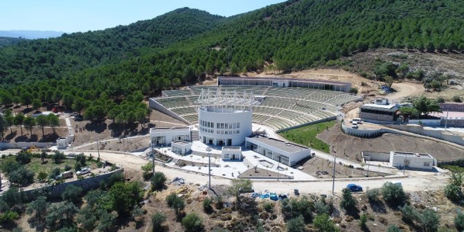 Burhaniye Amfi Tiyatro cazibe merkezi olacak