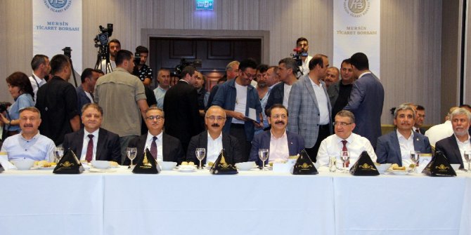 Kalkınma Bakanı Elvan, Mersinli işadamlarıyla bir araya geldi