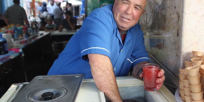 Sıcaklar artınca, kar helvası sezonu yeniden açıldı