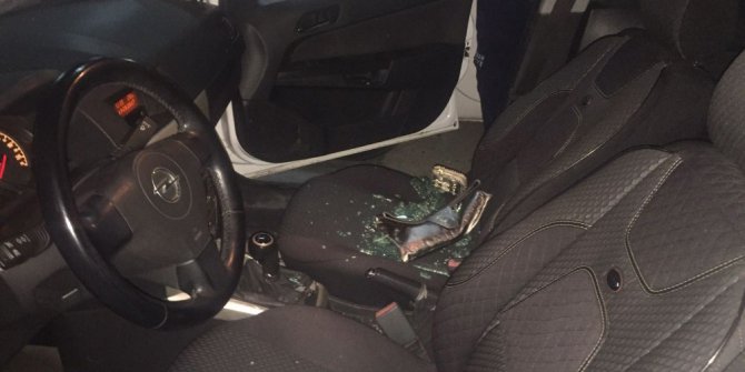 AVM’nin otoparkında otomobilde kilitli kalan bebeği itfaiye kurtardı