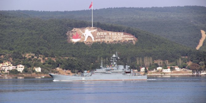 Rus savaş gemisi Çanakkale Boğazı’ndan geçti