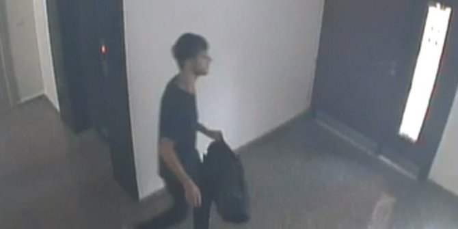 Yarım saatte aynı binaya 2 kez giren pişkin hırsızlar kamerada