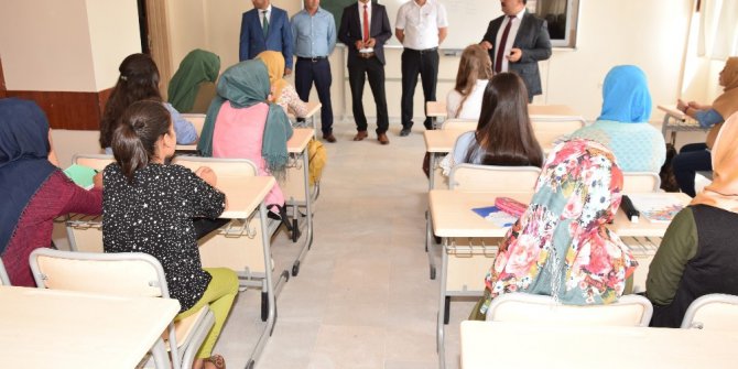 Suriyeli çocuklar Türk arkadaşlarıyla birlikte eğitim görüyor