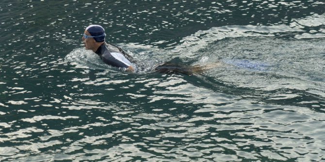 Doğa için 15 kilometre kulaç attı