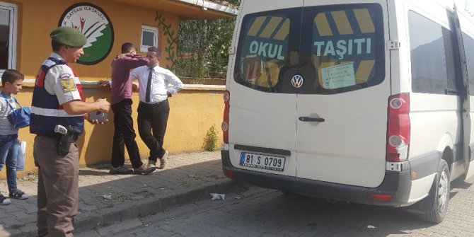 17 kişilik servise 32 öğrenci bindi