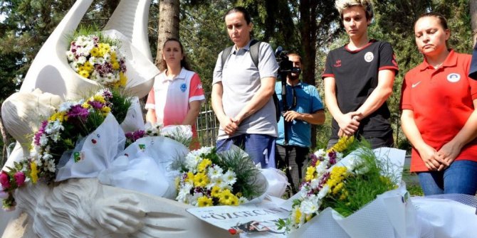 Turnuva öncesinde Özgecan Aslan’ın kabri ziyaret edildi
