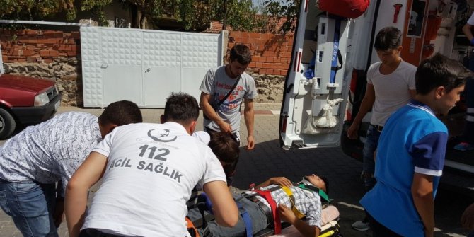 Motosiklet kamyonete çarptı: 1 yaralı