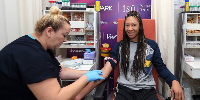 Kelsey Plum ve Aerial Powers sağlık kontrolünden geçti