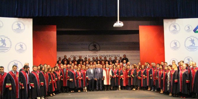 133 akademisyen yeni unvanlarıyla cübbe giydi