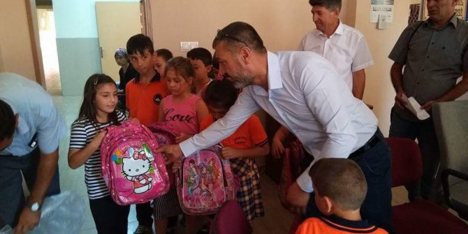 Burhaniye’de Ülkü Ocakları’ndan öğrencilere anlamlı hediye