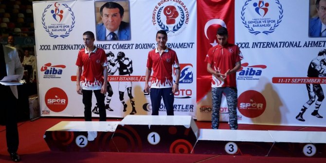 Büyükşehir’li boksörlerden iki altın