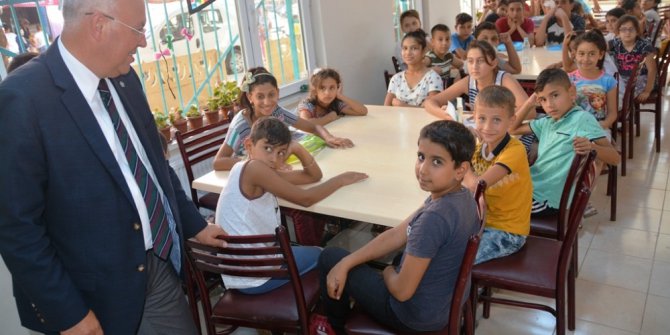 Eşkinat, Aydoğdu Sosyal Etkinlik Merkezinde öğrencilere okul malzemesi hediye etti