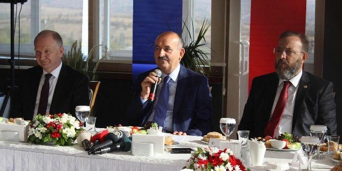 Bakan Müezzinoğlu: “Emeklilere Promosyonda Çalışmalarımızı Bir Noktaya Getirdik”