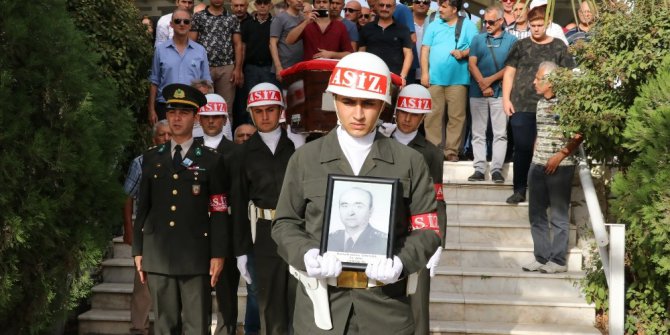 Emekli albay son yolculuğuna uğurlandı