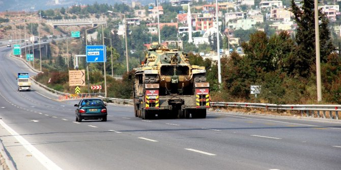 Hatay’da sınıra askeri sevkiyat