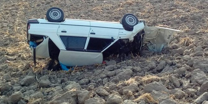 Otomobil tarlaya uçtu