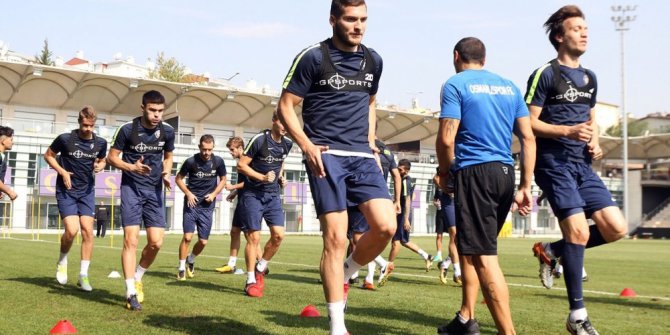 Osmanlıspor günü çift antrenmanla tamamladı