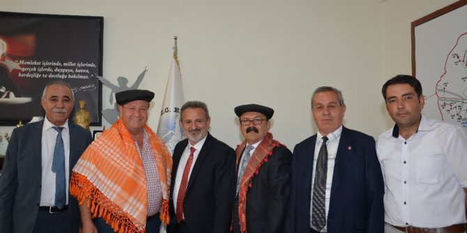 Aydın’da Yılın Ahisi’nden Başkan Özakcan’a hediye