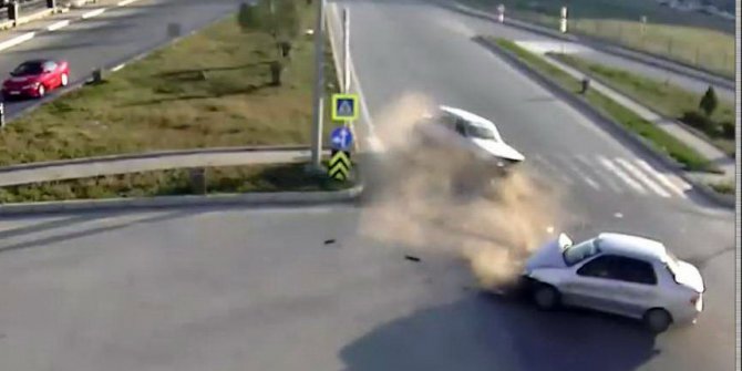 Samsun’da trafik kazaları MOBESE kameralarına yansıdı