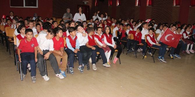 Öğrencilerden 15 Temmuz Ve Demokrasi Etkinliği