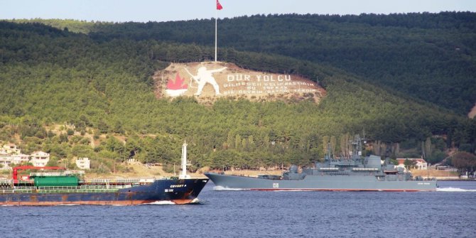 Rus savaş gemisi Çanakkale Boğazı’ndan geçti