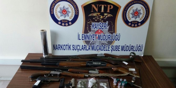 Uyuşturucu operasyonunda 6 silah ve 9.50 gram esrar ele geçirildi