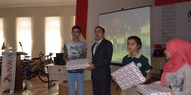 TEOG’da başarılı olan öğrenciler ödüllendirildi