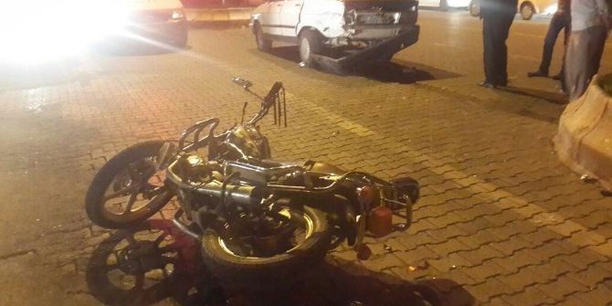 Otomobil İle Motosiklet Çarpıştı