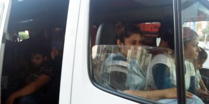 İzmir’de yakalanan 4 göçmen kaçakçısı tutuklandı