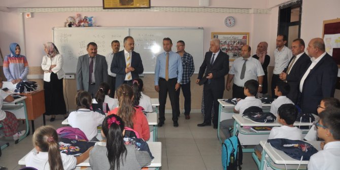 İnegöl Belediyesi’nden öğrencilere kırtasiye malzemesi