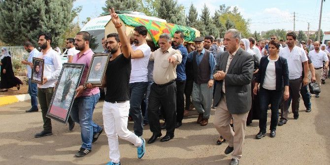 Hdp’li Vekiller, Teröristin Cenazesine Katıldı