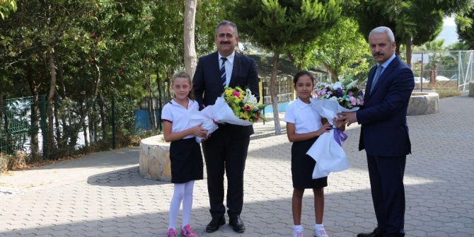 Kuşadası’nda ilköğretim haftası kutlamaları