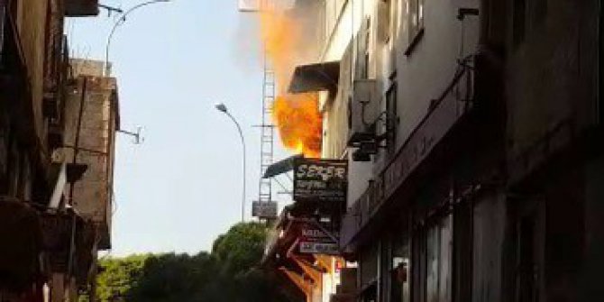 Yangın sırasında yaşanan patlamalar cep telefonlarıyla kaydedildi