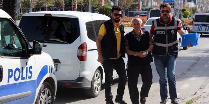 Karısını bıçaklayarak öldüren yaşlı adam tutuklandı
