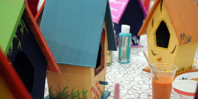 Suriyeli kadınlardan rengârenk kuş yuvaları