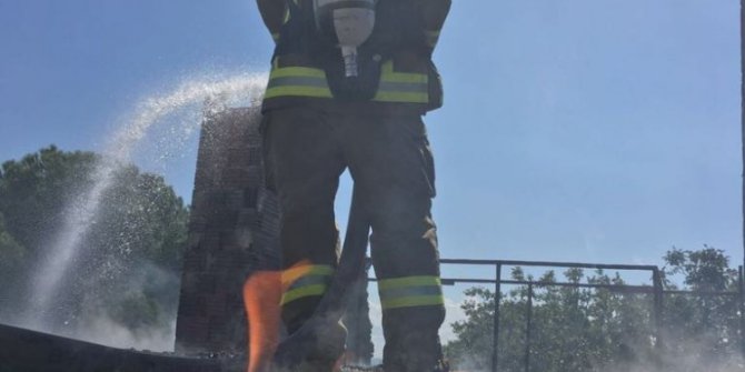 İzolasyon yaparken çatıyı yaktılar