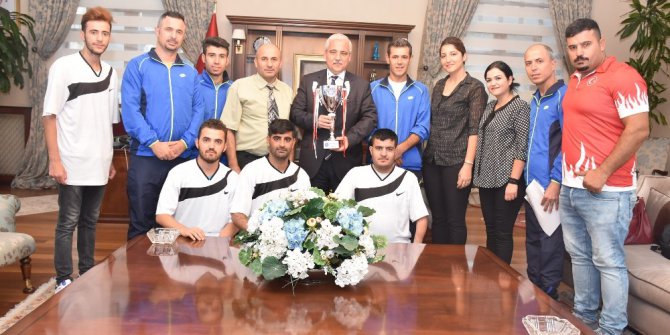 İşitme engelli futbolcular maddi destek bekliyor