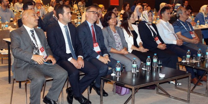 Yerel yönetimlerde sosyal hizmetler bu sempozyumda konuşuldu