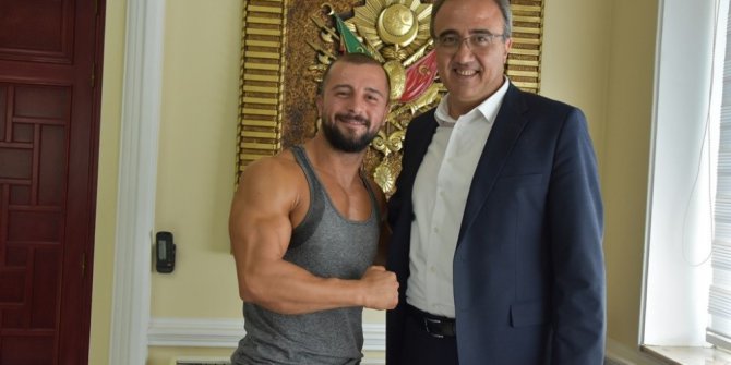 Vücut geliştirme sporcusundan gençlere nasihat