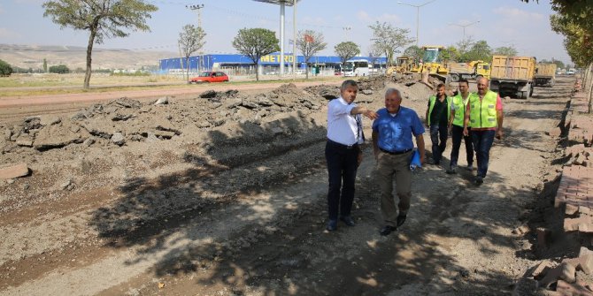 Başkan Çelik, Serbest Bölge’den Anbar’a kadar olan yoldaki yenileme çalışmalarını inceledi