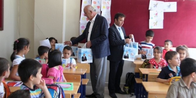 Başkan Seyfi Dingil’den öğrencilere kırtasiye desteği