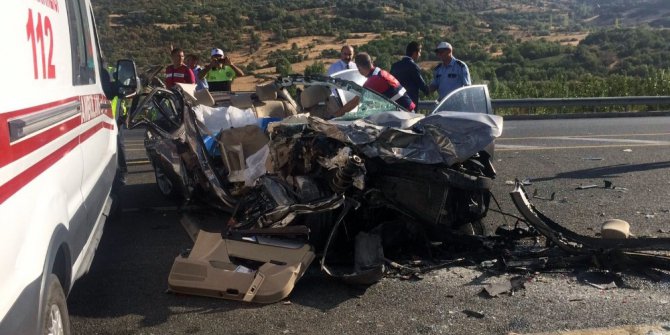 Elazığ’da feci kaza: 3 ölü, 1 yaralı