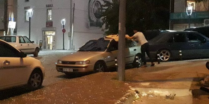 Kocaeli’de dolu ve sağanak yağış sürücülere zor anlar yaşattı