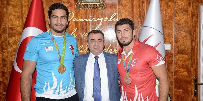 Olimpiyat Şampiyonu Akgül’den, Sivas Demirspor’a Ziyaret