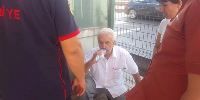 Asansörde mahsur kalan yaşlı adamı itfaiye ekipleri kurtardı