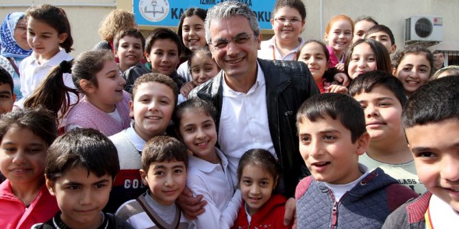 Karşıyaka’da bin öğrenciye burs