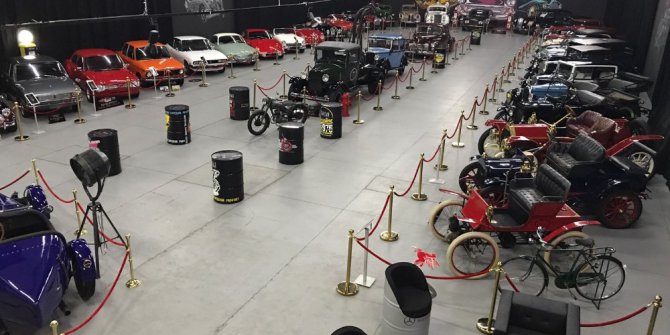 KKTC’deki klasik araba müzesi geçmişe ayna tutuyor