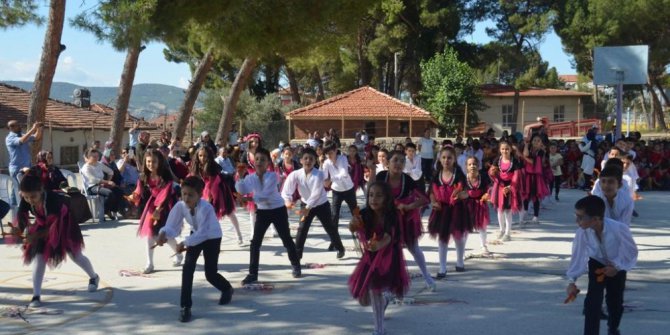 Selendi’de İlköğretim Haftası kutandı